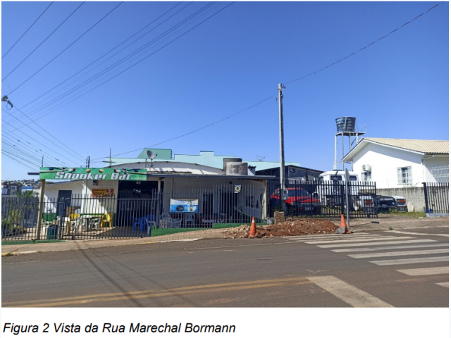01 construção de uso comercial com aproximadamente 100m.