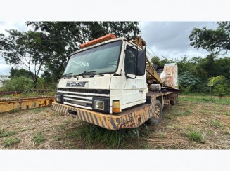 Guindaste Treliçado Bucyrus 25 t sobre Caminhão Engesa