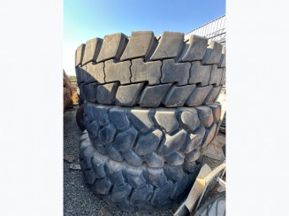 6 Pneus com Cravos Michelin 24.00 R49
