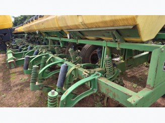 Semeadora John Deere 2134 30 Linhas 2016