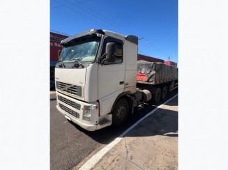 Caminhão Volvo FH 400 2009