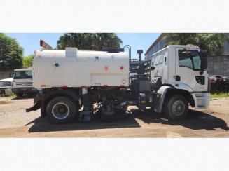 Ford Cargo 1319 – Varredeira Urbana Colpion 4 m³