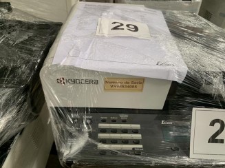 Uma impressora KYOCERA/M2040DN no estado.