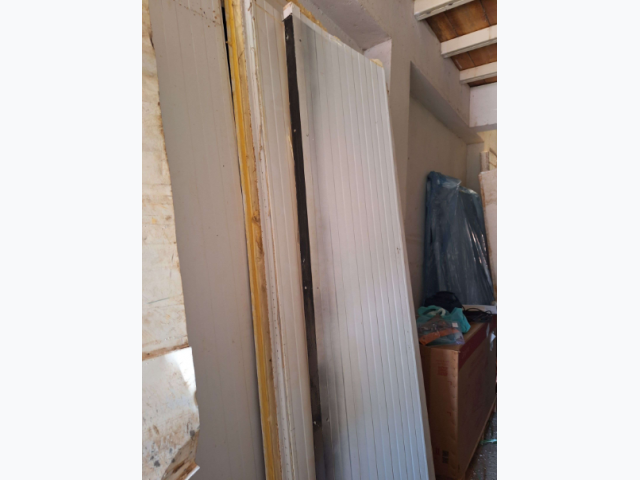 FREEZER - 01 (um) Walkin freezer de 3 portas de vidro, dimensões externas