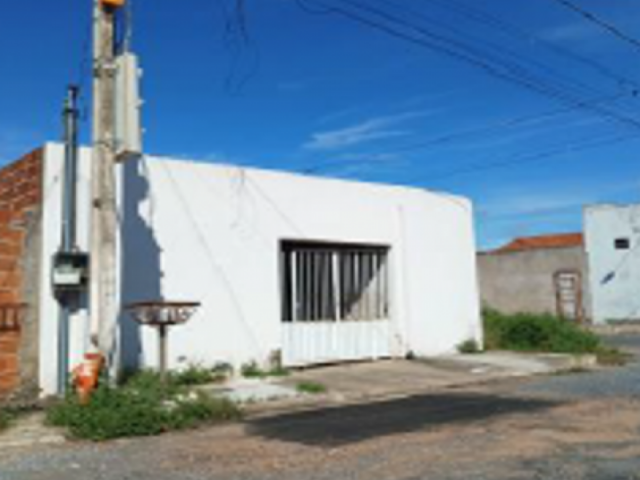 🏠 casa com quintal e 2 quartos ocupada