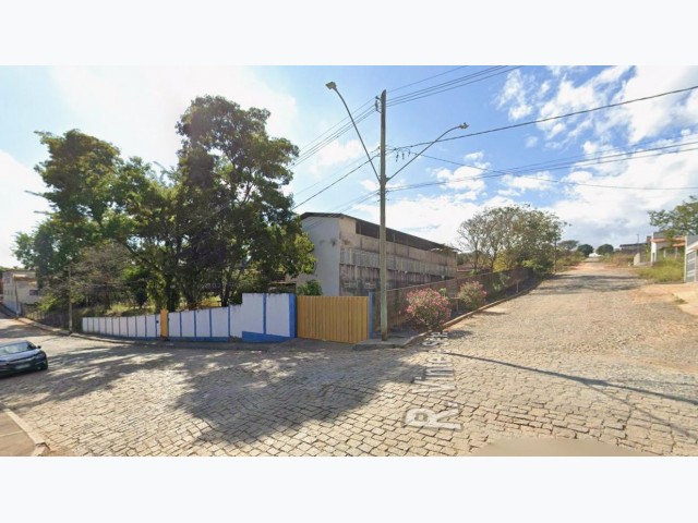 Prédio a.t. 4.972 m²- centro, iguatama/mg