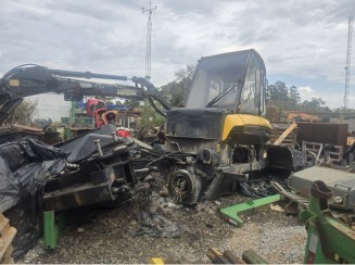 Sucata - Harvester Ponsse Ergo c/ Grua Desmontada